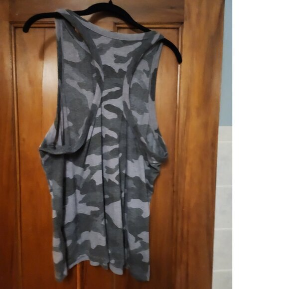 Old Navy Active Camo tank top sz xxl - Picture 3 of 4